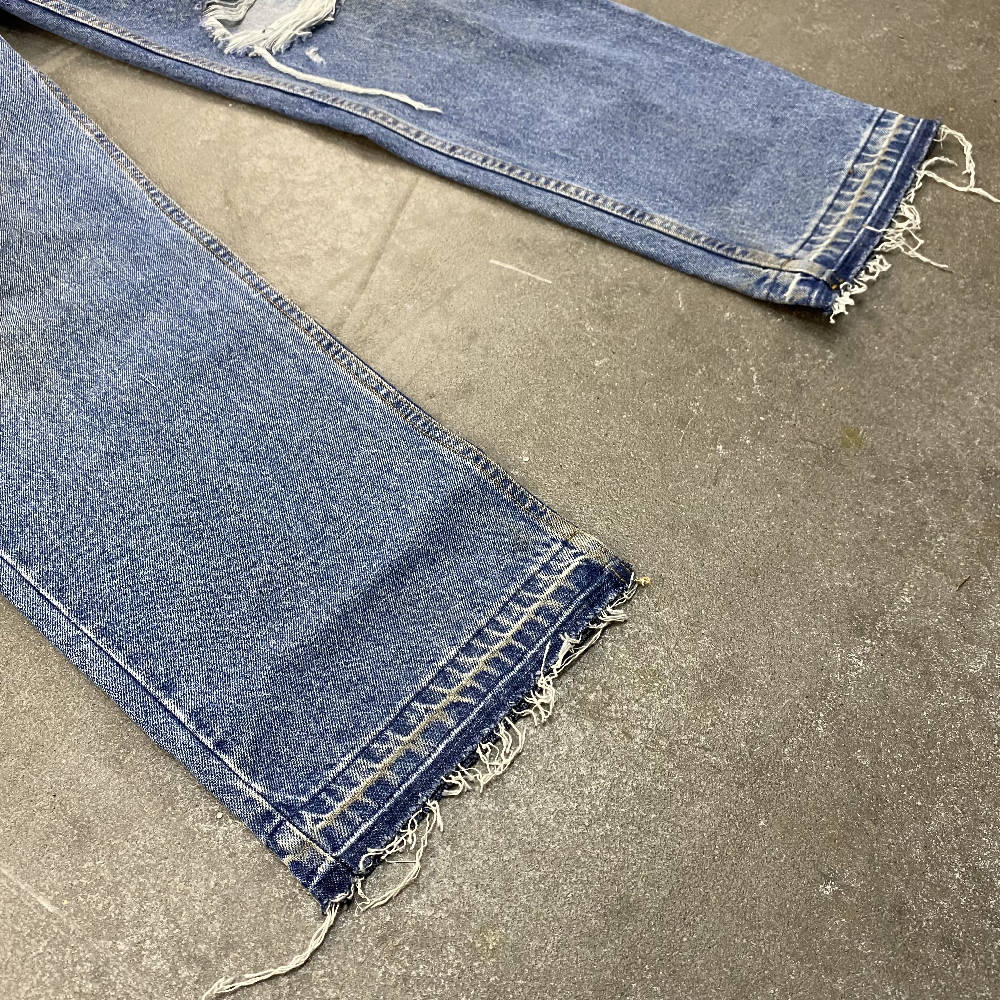 Vintage Levis 505 - Distressed