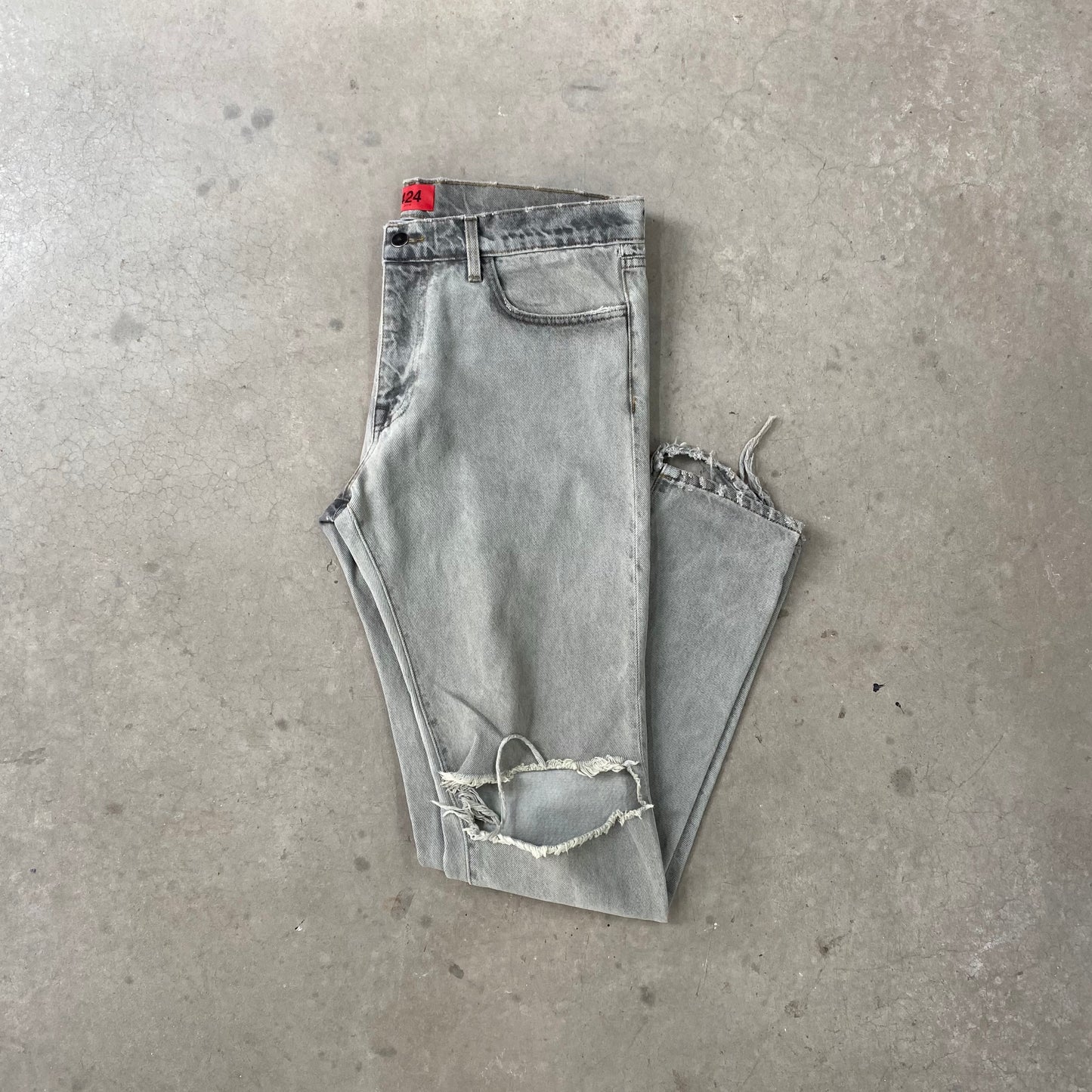424 Distressed Denim