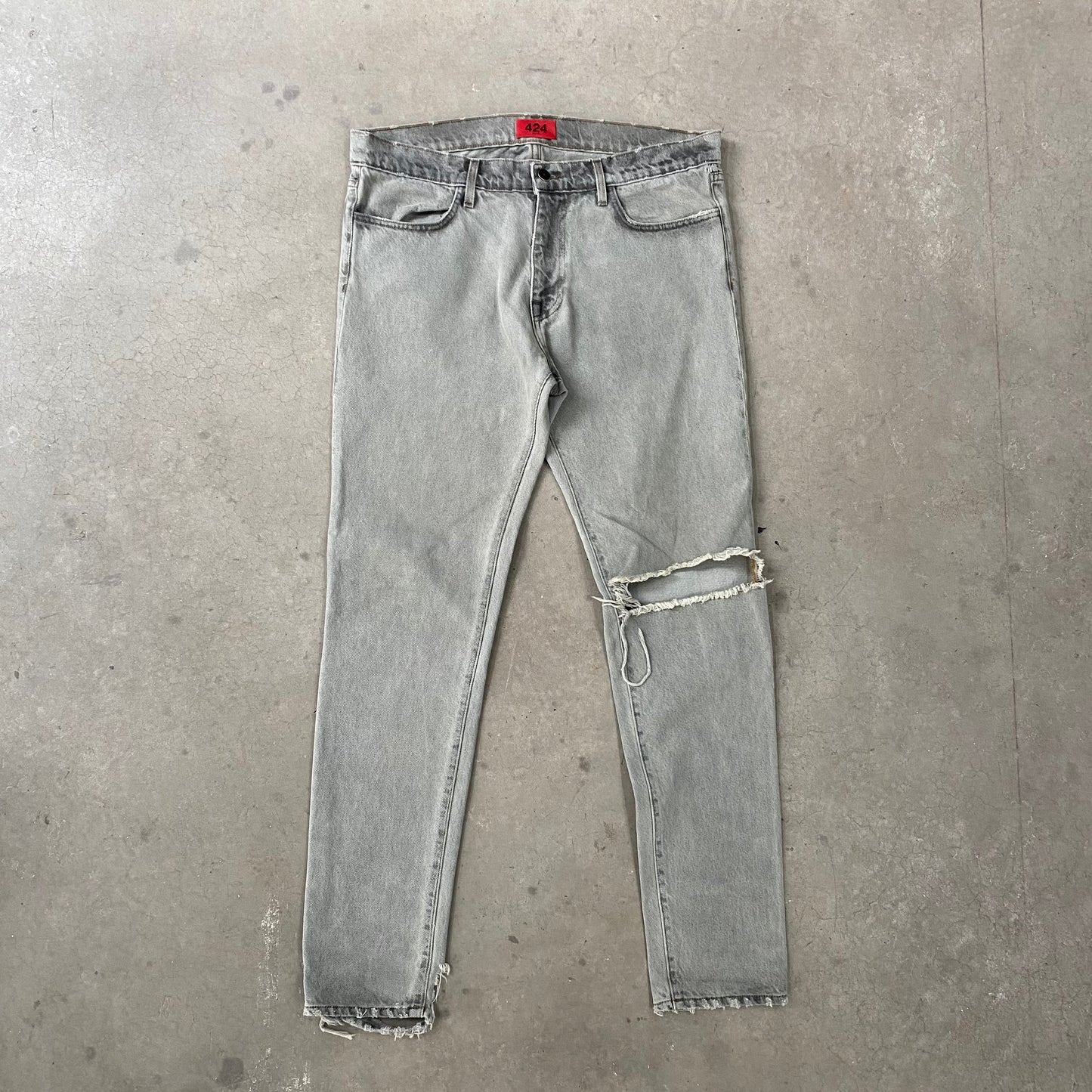 424 Distressed Denim