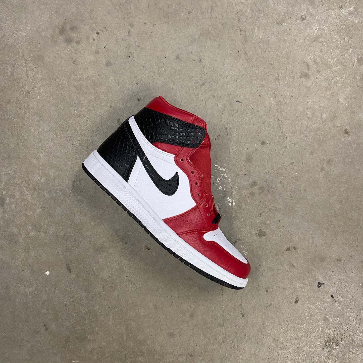 WMNS Air Jordan 1